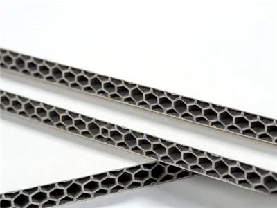 Какво определя здравината на сърцевината от пчелна пита?